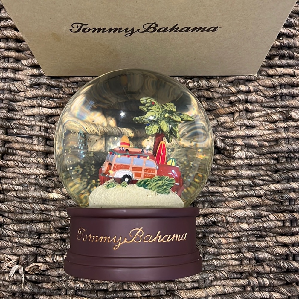Tommy Bahama 🌟 Tropical Theme Snow Globe Decor